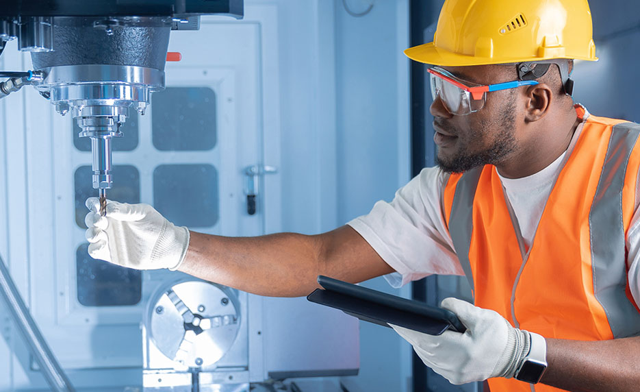 CNC-Machinist-with-VR-Training-v3